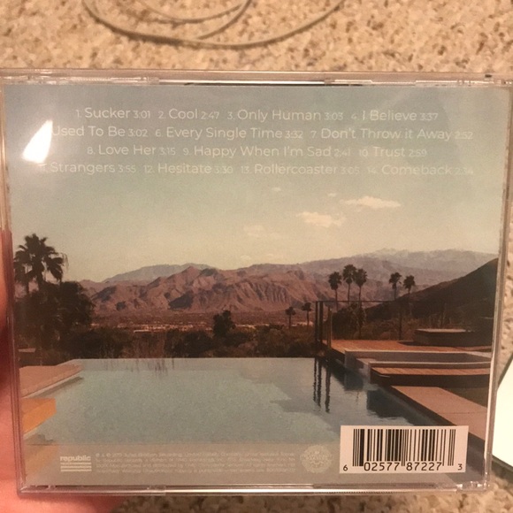 LIMITED EDITION JONAS BROTHERS HAPPINESS BEGINS - Picture 3 of 3